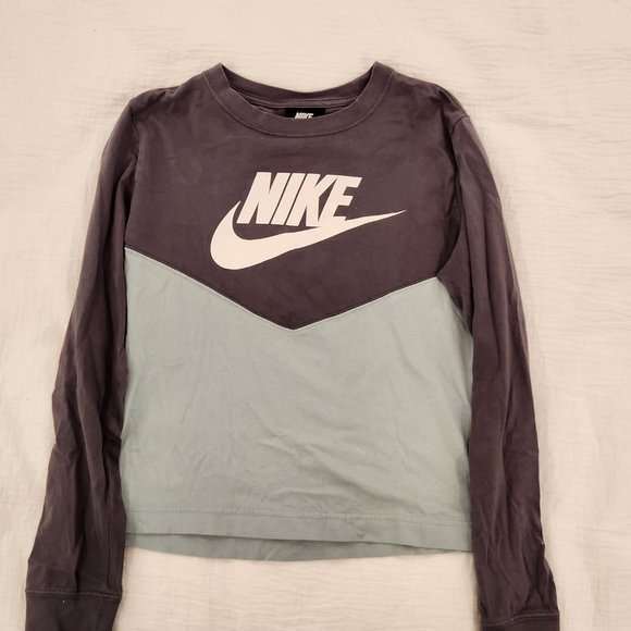 Nike Contrast Long-Sleeved T-Shirt - Picture 2 of 4